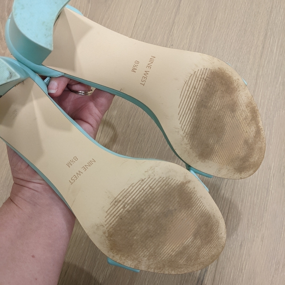 Light teal heels - Picture 4 of 9